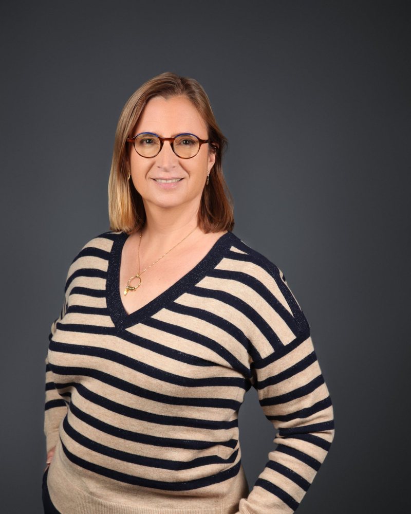 Sabine Boyé Gonçalves, debout, les mains dans les poches
